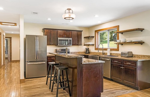 Burnsville House | Relax at Bear's Den with Private Hot Tub & Cozy Fire Pit