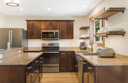 Burnsville House | Relax at Bear's Den with Private Hot Tub & Cozy Fire Pit
