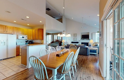 Ocean View Condo | Inviting Bear Trap Dunes Lakefront Condo with Pool Access
