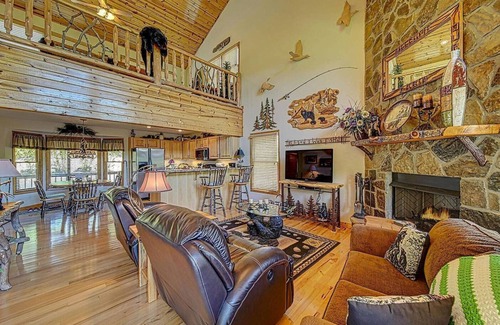Hiawassee Cabin | Bear Valley Retreat | Private Cabin Near Lake Chatuge