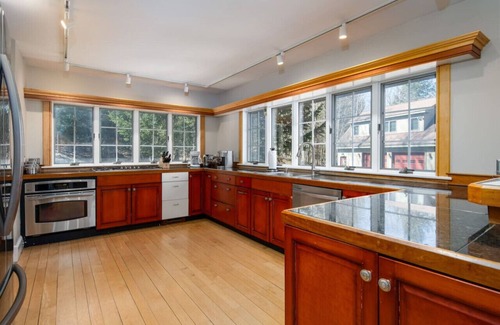 Killington Apartment | Bearities: Two Homes with Hot Tubs and Grills for 28
