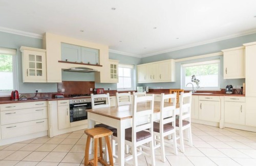 Glen Urquhart House | Relaxing Bearnock House: Lake View, Spa & Breakfast Awaits