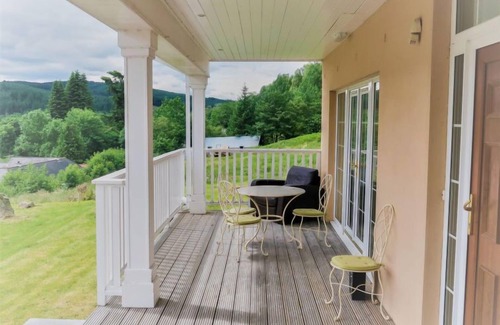 Glen Urquhart House | Relaxing Bearnock House: Lake View, Spa & Breakfast Awaits