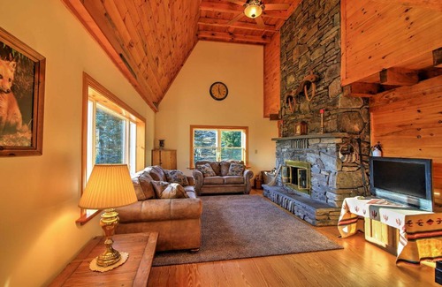 Fleischmanns House | Discover Bearpen Lodge: Pet-Friendly Retreat by Belleayre Mtn