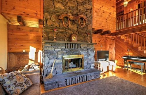 Fleischmanns House | Discover Bearpen Lodge: Pet-Friendly Retreat by Belleayre Mtn