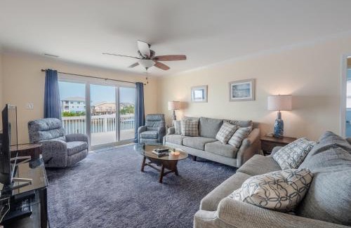 Topsail Beach House | Family-Friendly Retreat at Bear's Den - 4-Star Comfort