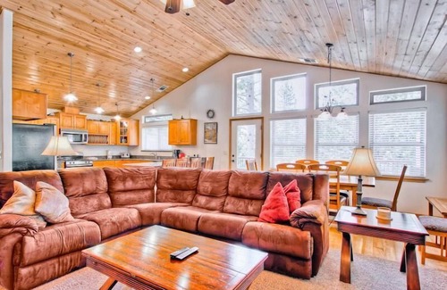 Yosemite West House | Relax at Bears Den & Little Bear: Spa and Family-Friendly Stay