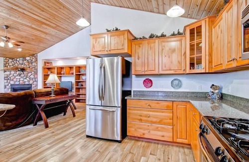 Yosemite West House | Relax at Bears Den & Little Bear: Spa and Family-Friendly Stay