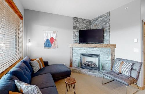 Big White Ski Resort House | Family-Friendly Bears Paw 5 with Inviting Hot Tub