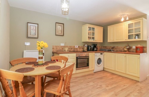 Modbury Cottage | Pet-Friendly Bearscombe Cottage in Beautiful Modbury Retreat