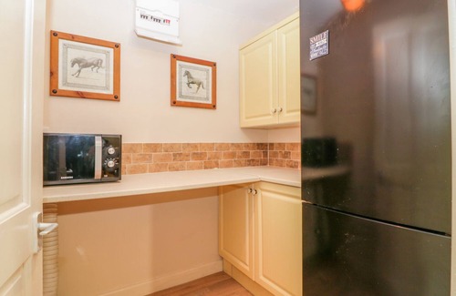Modbury Cottage | Pet-Friendly Bearscombe Cottage in Beautiful Modbury Retreat