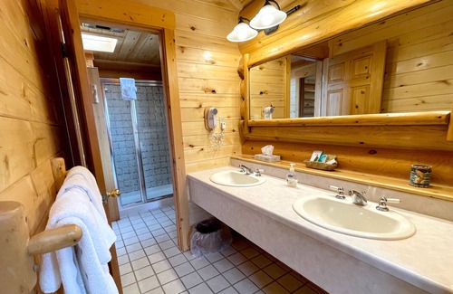 Red Lodge Hotel | Discover Beartooth Hideaway Inn: Family-Friendly Retreat
