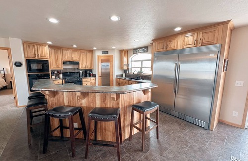 Clark House | Beartooth Retreat: Epic Mountain Views near Cody and Red Lodge