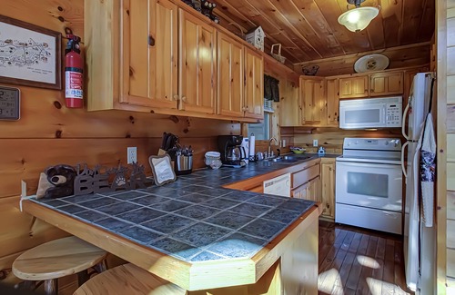 Townsend Cabin | Experience Scenic Views from Our Cozy Two Bedroom Cabin