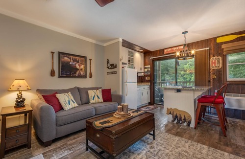Lake Lure Condo | Discover the Beary Relaxing Suite with Lake View Amenities!