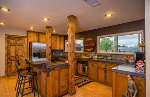Paso Robles House | Exquisite Estate with Vineyard Views and Private Pool