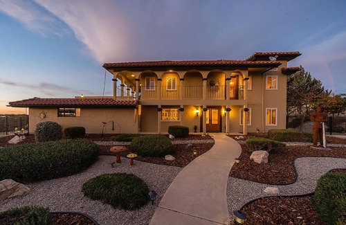 Paso Robles House | Exquisite Estate with Vineyard Views and Private Pool