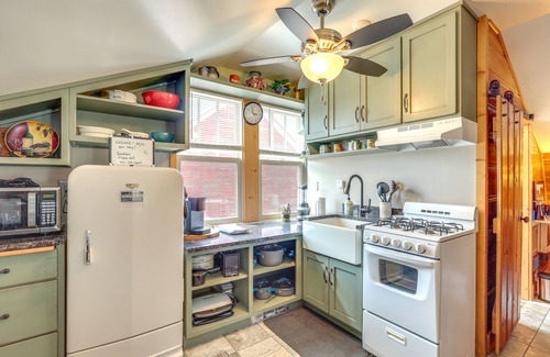 Holmesville Apartment | Ideal Beatrice Studio with Fire Pit & Golf Nearby
