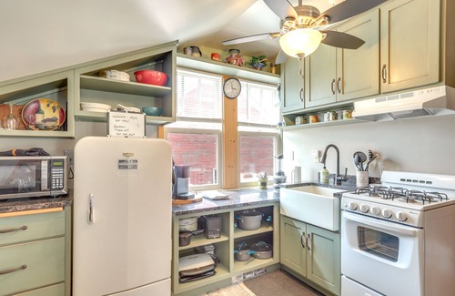 Holmesville Apartment | Ideal Beatrice Studio with Fire Pit & Golf Nearby