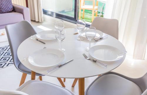 Center Apartment | Stylish 2-Piece Retreat in Evry Centre - Rated 8.3/10