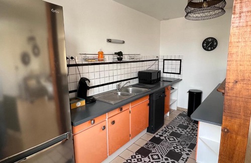 Saint-Charles du Port Apartment | Pet-Friendly 2-Bedroom Retreat near Docks and Gare