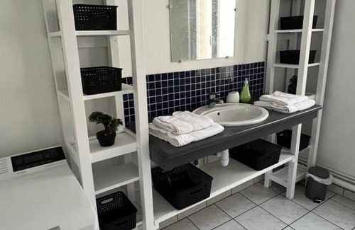 Saint-Charles du Port Apartment | Pet-Friendly 2-Bedroom Retreat near Docks and Gare