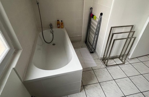 Saint-Charles du Port Apartment | Pet-Friendly 2-Bedroom Retreat near Docks and Gare