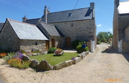 Plouneour-Brignogan-Plages House | Cozy Coastal Retreat in Plounéour-Trez with Ocean View