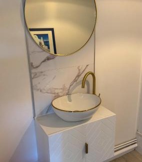 Bernieres-sur-Mer Apartment | Beachfront Bliss: Cozy Stay with Direct Beach Access