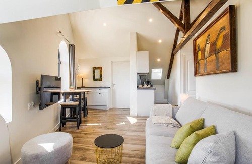 Houlgate Apartment | Cozy Beau L.O.F.T. with Ocean View - 4-Star Experience