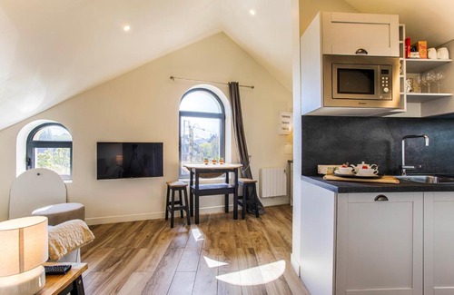 Houlgate Apartment | Cozy Beau L.O.F.T. with Ocean View - 4-Star Experience