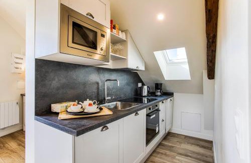 Houlgate Apartment | Cozy Beau L.O.F.T. with Ocean View - 4-Star Experience