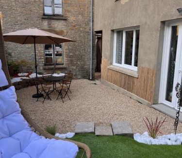 Avranches Apartment | Inviting Beau Loft Room Near Mont Saint Michel with Hot Tub