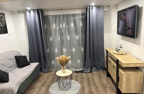 Fos-sur-Mer Apartment | Cozy Studio with Terrace and Child-Friendly Amenities
