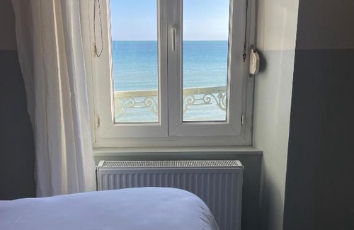 Luc-sur-Mer Hotel | Experience Beau Rivage Hôtel-Restaurant with Ocean Views