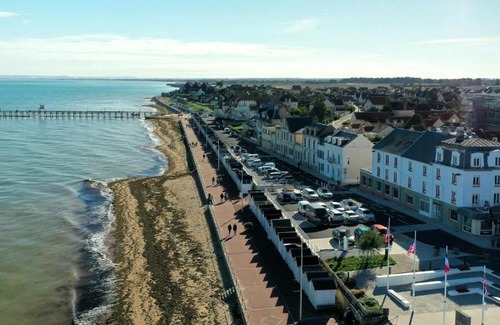 Luc-sur-Mer Hotel | Experience Beau Rivage Hôtel-Restaurant with Ocean Views