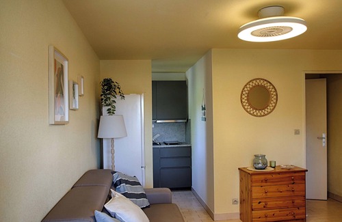 Agay Apartment | Cozy Studio with Pool & Beach Access Just 50m Away