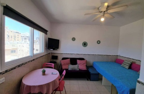 Netanya Apartment | Bright Studio in Central Netanya with Spa and Breakfast