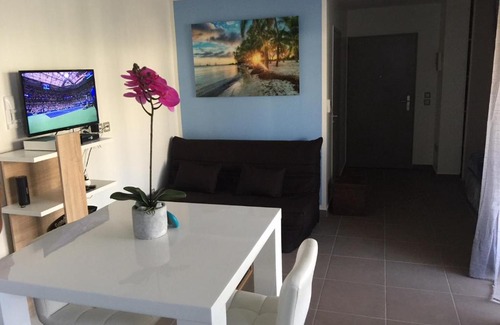 Le Moule Apartment | Cozy Studio Near the Sea with Wheelchair Access