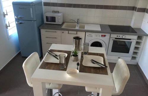 Le Moule Apartment | Cozy Studio Near the Sea with Wheelchair Access