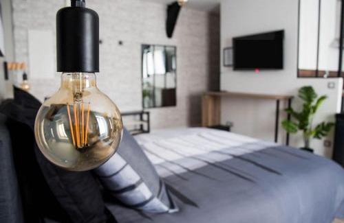 Corbeil-Essonnes Apartment | Stylish Industrial Studio - Highly Rated & Child Friendly