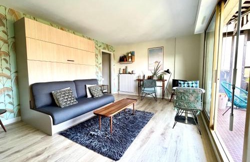 Deauville City Centre Apartment | Charming Studio with Garden View - Steps from the Sea