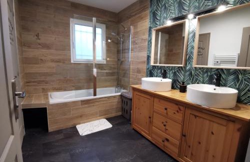 Roques Apartment | Tranquil Beau T4 with Large Terrace, Rated 9.2/10