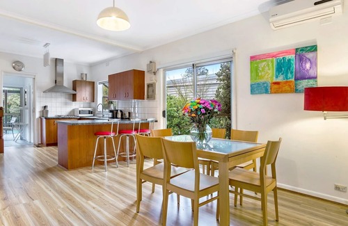 Beaumaris House | BeauBay Beaumaris House with Private Pool & Garden Retreat