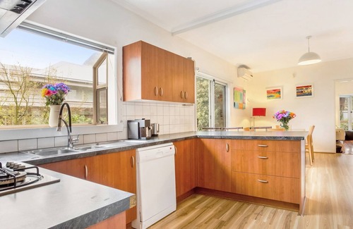 Beaumaris House | BeauBay Beaumaris House with Private Pool & Garden Retreat