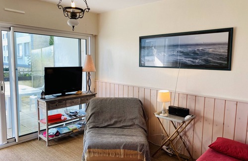 Carnac Apartment | BEAUMER - Oceanfront Retreat with Parking & Wifi Access