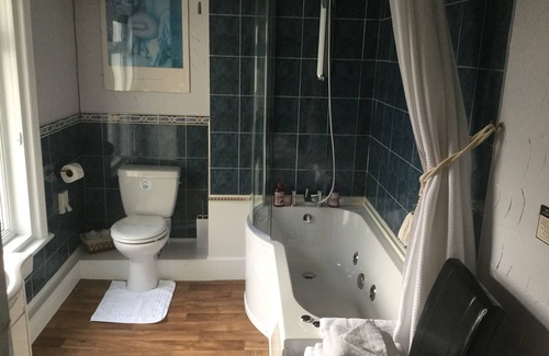 Great Yarmouth House | Beaumont House: Guest Rated 9.6/10 with Kitchen & Breakfast