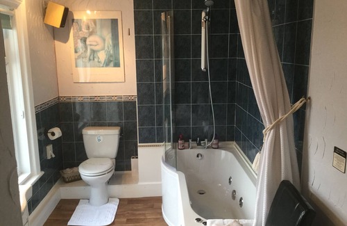 Great Yarmouth House | Beaumont House: Guest Rated 9.6/10 with Kitchen & Breakfast