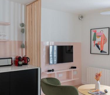 Butte-aux-Cailles Apartment | Beauquartier - Espérance: Family-Friendly Retreat, 10/10 Rated