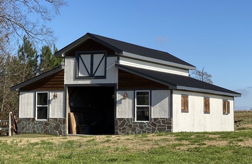 Statesville House | Experience Beau’s Retreat: Perfect for Horse Lovers!